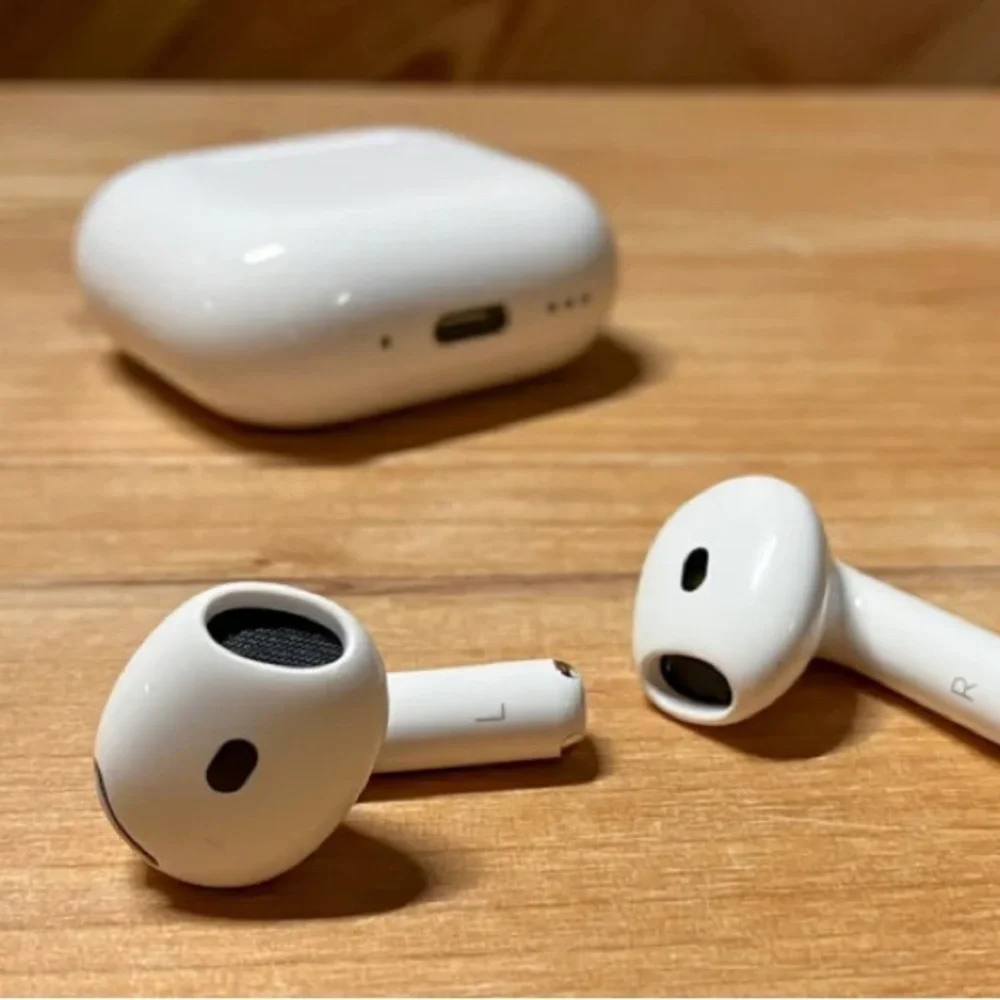 Apple AirPods with Wireless Charging Case - White